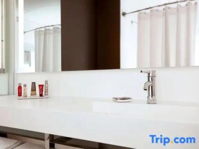 New York Marriott at the Brooklyn Bridge - 60