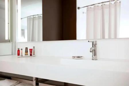 New York Marriott at the Brooklyn Bridge - 37