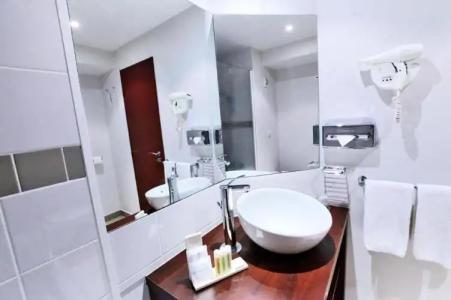 Golden Tulip Paris CDG Airport – Villepinte - 67