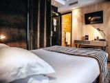 Standard room with courtyard view