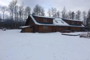 Cougar Mountain Lodge B&B, Valemount