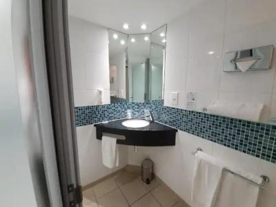 Holiday Inn Express Paris-Canal De La Villette, an IHG - 40