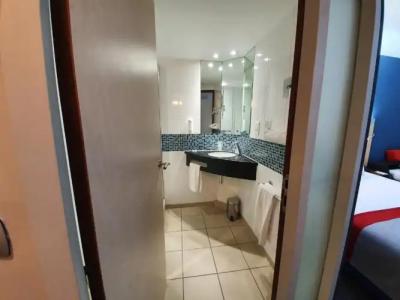 Holiday Inn Express Paris-Canal De La Villette, an IHG - 35