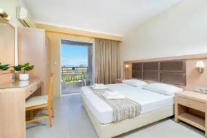 Versa Studios, Limenas