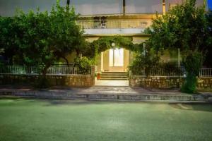Mitrou Vasiliki Studios, Loutra Edipsou
