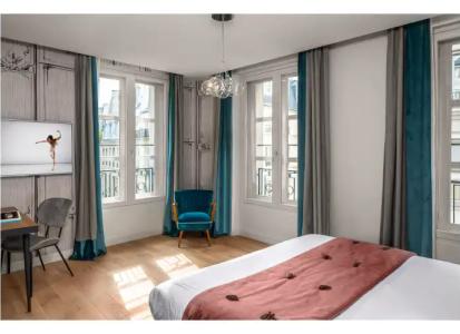 Lyric Paris Opera - 4