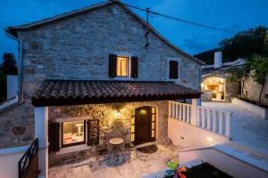 Villa Jasmine, Ivan Dolac