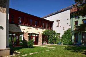 Hotel Vécsecity Superior