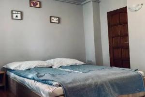 Var-Lak Apartman, Eger