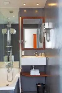 Best Western Aramis Saint Germain - 72