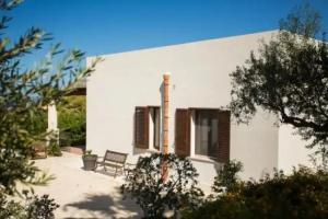 Villa Maria una finestra sul mare con piscina, Valderice
