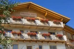 Muhlerhof, Funes