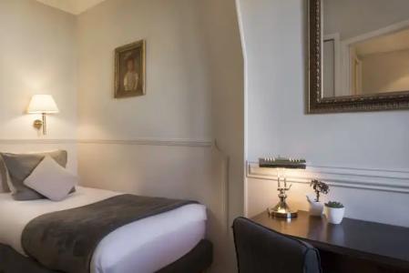 Hôtel De La Porte Dorée - 35