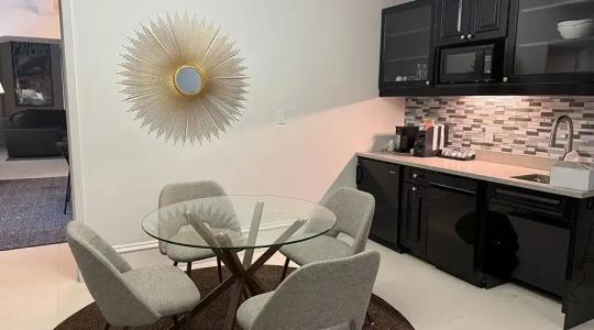 The Manhattan Club - 84