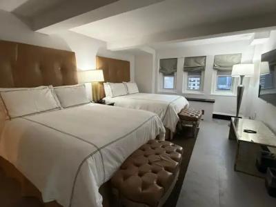 The Manhattan Club - 20