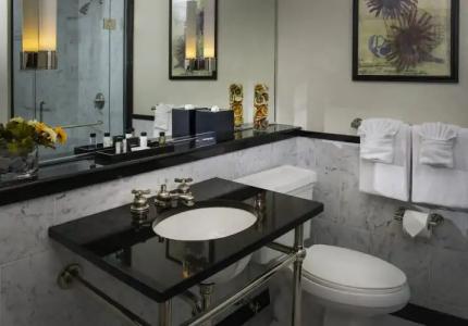 The Manhattan Club - 8