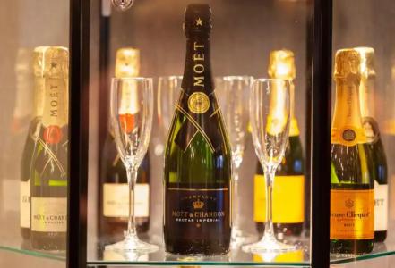 The Manhattan Club - 27