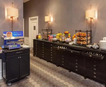 The Manhattan Club - 14