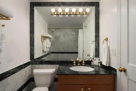 The Manhattan Club - 31