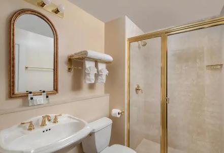 The Manhattan Club - 30