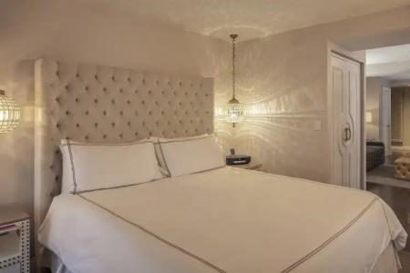 The Manhattan Club - 6