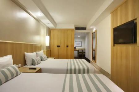 The Manhattan Club - 11