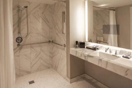 The Manhattan Club - 9