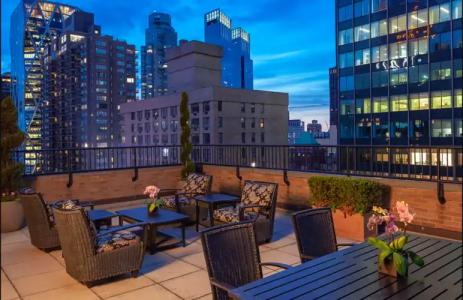 The Manhattan Club - 77