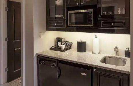 The Manhattan Club - 76