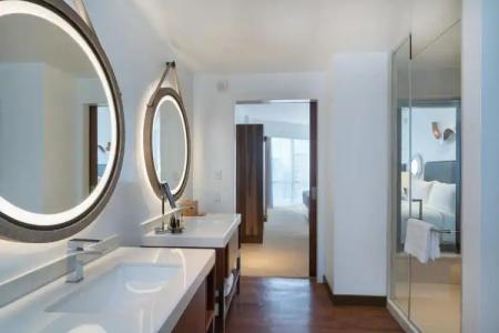 Hyatt Centric Waikiki Beach - 33