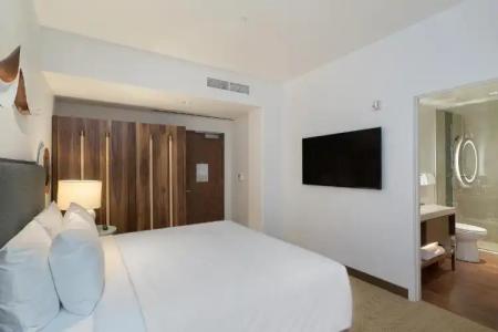 Hyatt Centric Waikiki Beach - 36