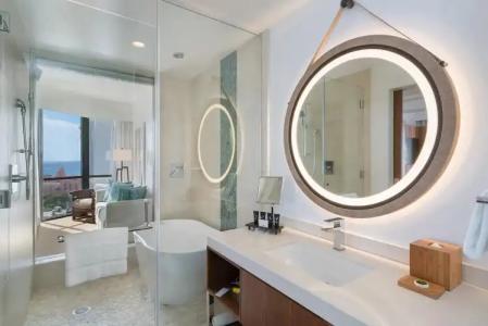Hyatt Centric Waikiki Beach - 10