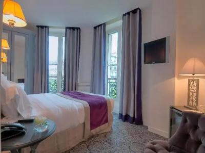 Cluny Square - 19