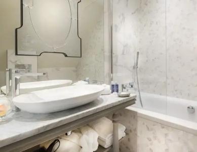 Cluny Square - 8