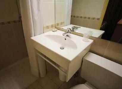 Hôtel Des Trois Gares - 21