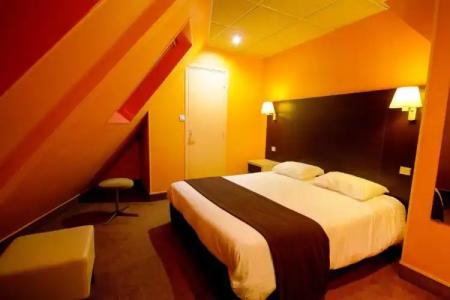 Hôtel Des Trois Gares - 33