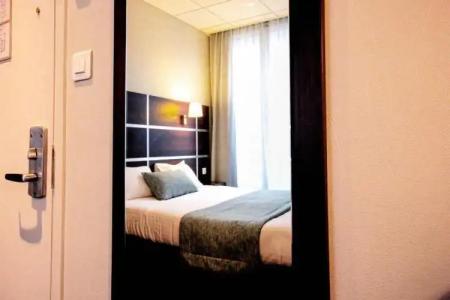 Hôtel Des Trois Gares - 31