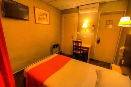 Hôtel Des Trois Gares - 25