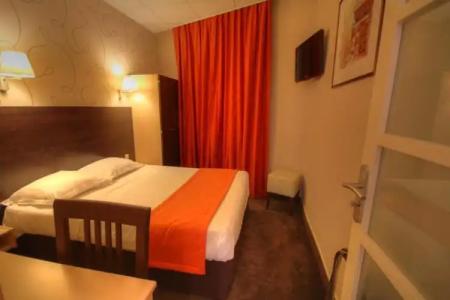 Hôtel Des Trois Gares - 34