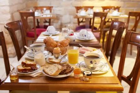 Le Relais Montmartre - 11