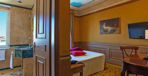 River Palace - 75