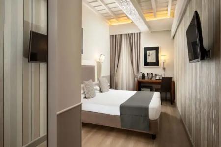 Condotti Boutique - 81