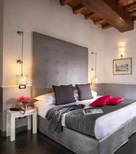 Condotti Boutique - 107