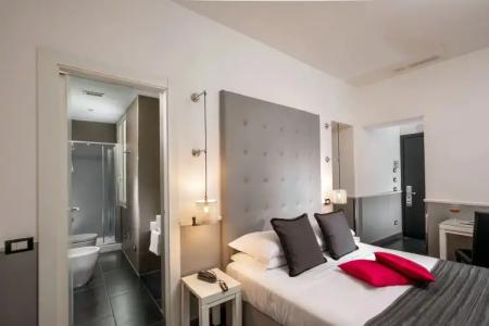 Condotti Boutique - 105