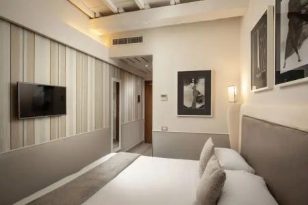 Condotti Boutique - 75