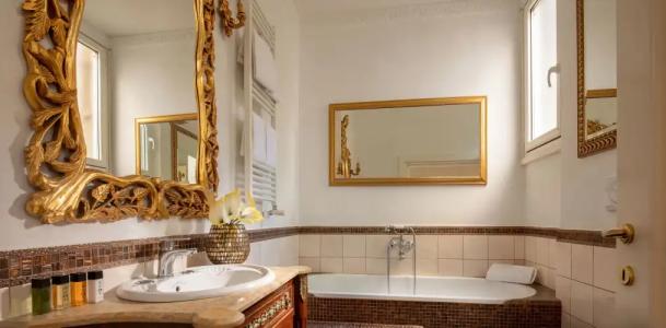 Condotti Boutique - 49