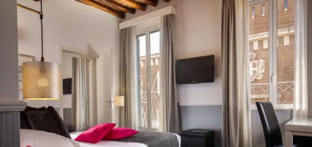 Condotti Boutique - 108