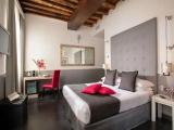 Petite Double room (Via Del Corso 81)