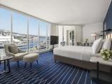 Suite with balcony and with harbour view