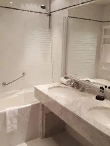 Hôtel des Augustins - 10